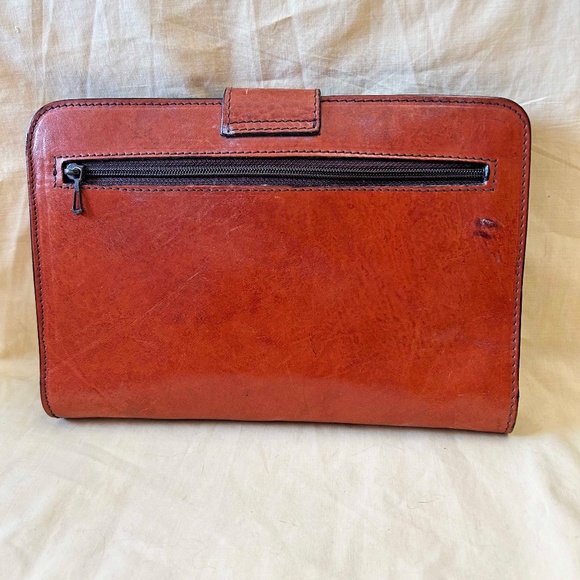 WRIST PURSE, CALF LEATHER, 9 X 6 X 1 ½ INCHES, MADE IN CANADA, MANY ZIPPED POCKE - Picture 3 of 8